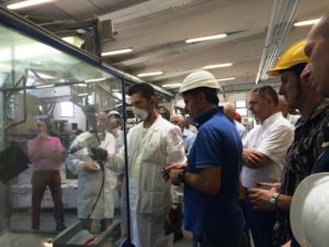 Demonstration of how to apply powder on powder coatings. Demonstration-of-how-to-apply-powder-on-powder-coatings